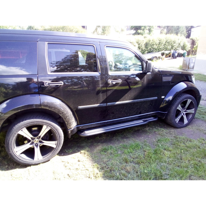 Boční nášlapy Dodge Nitro 2006-2011 P/209